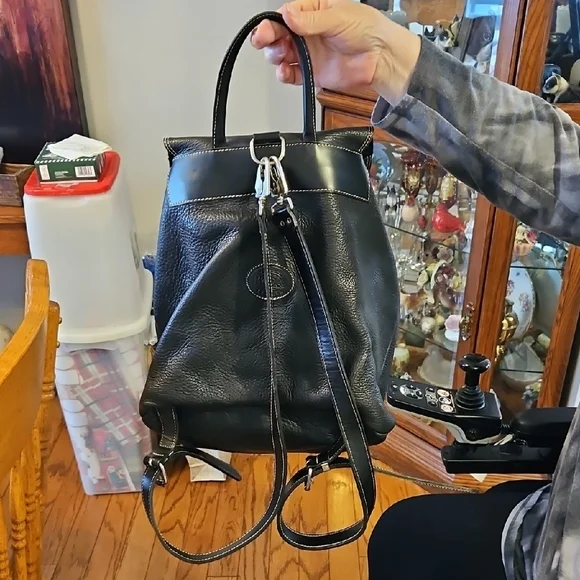 Roots Black Leather Backpack - Picture 14 of 15